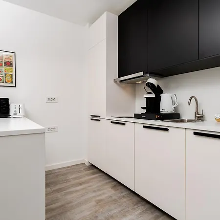 Parcului20 Near Romexpo, Herastrau Park * ブカレスト