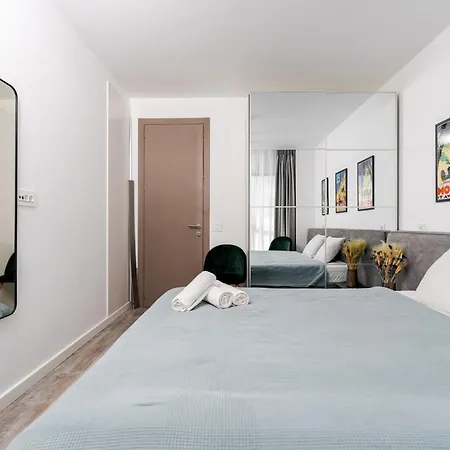 Parcului20 Near Romexpo, Herastrau Park アパート