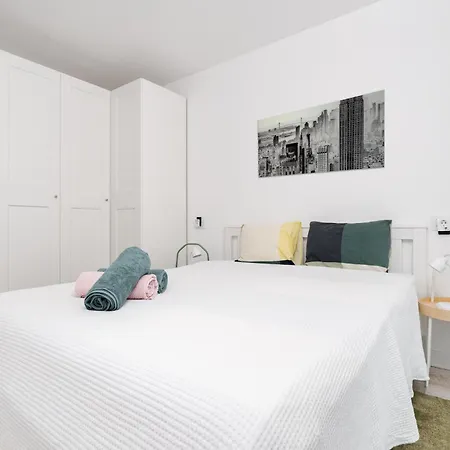 Parcului20 Near Romexpo, Herastrau Park Бухарест